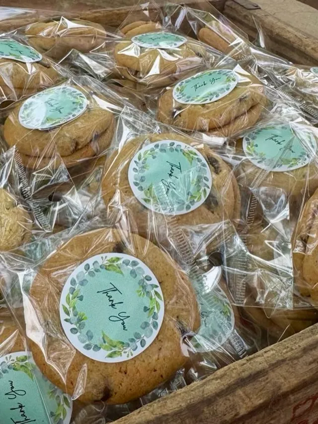 Individually wrapped choc chip cookies with Thank you stickers